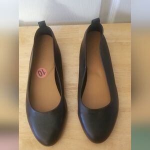 Cushionaire Memory Foam Women's Black Flat Shoes Size 10W